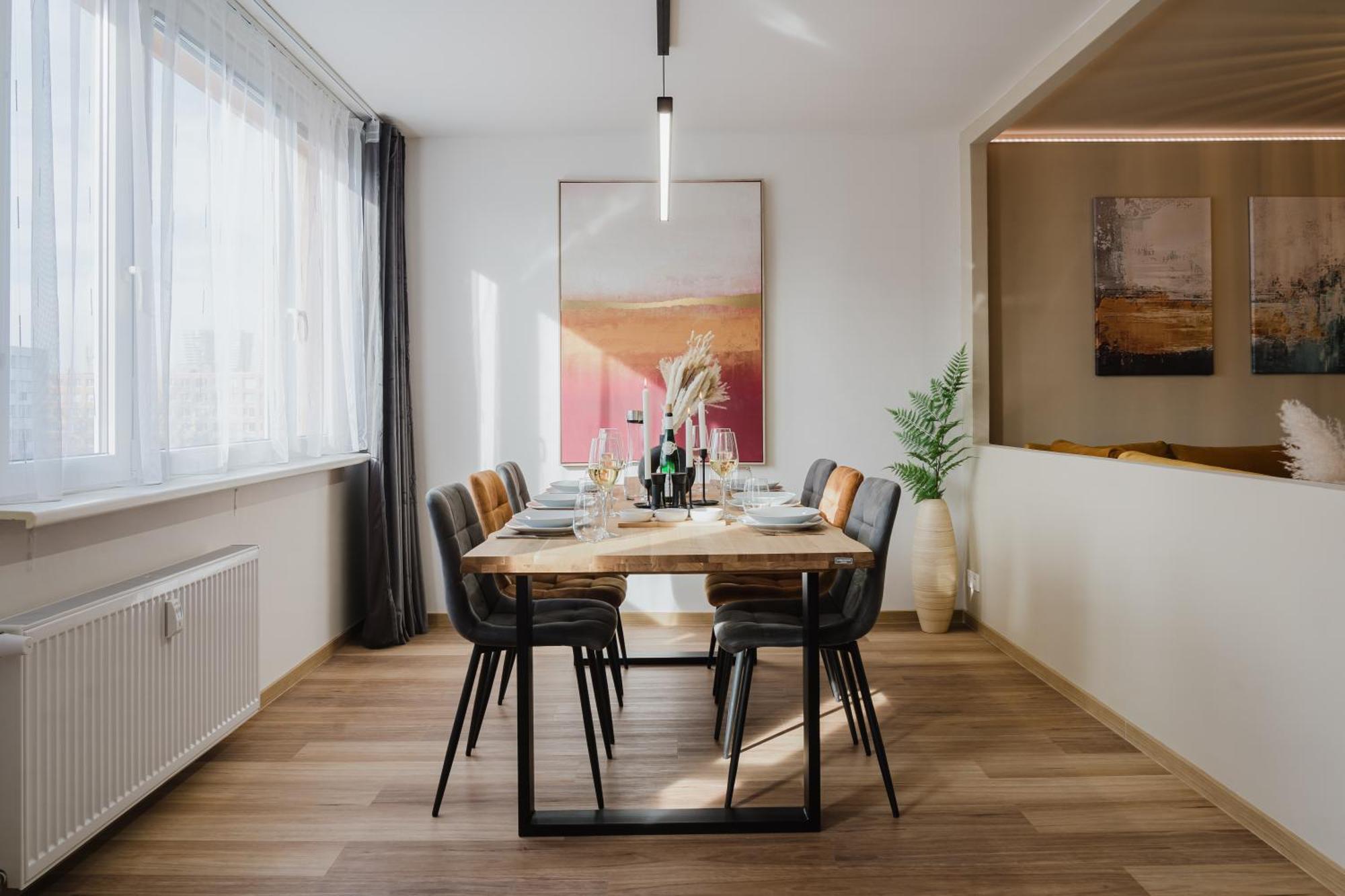 Days - 2bdr - Workspace - 200mbps Wifi Apartment *